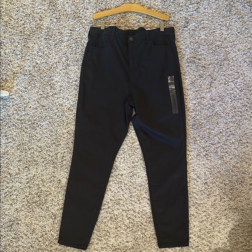 American Eagle - Black High-Waisted Pants/Jeggings